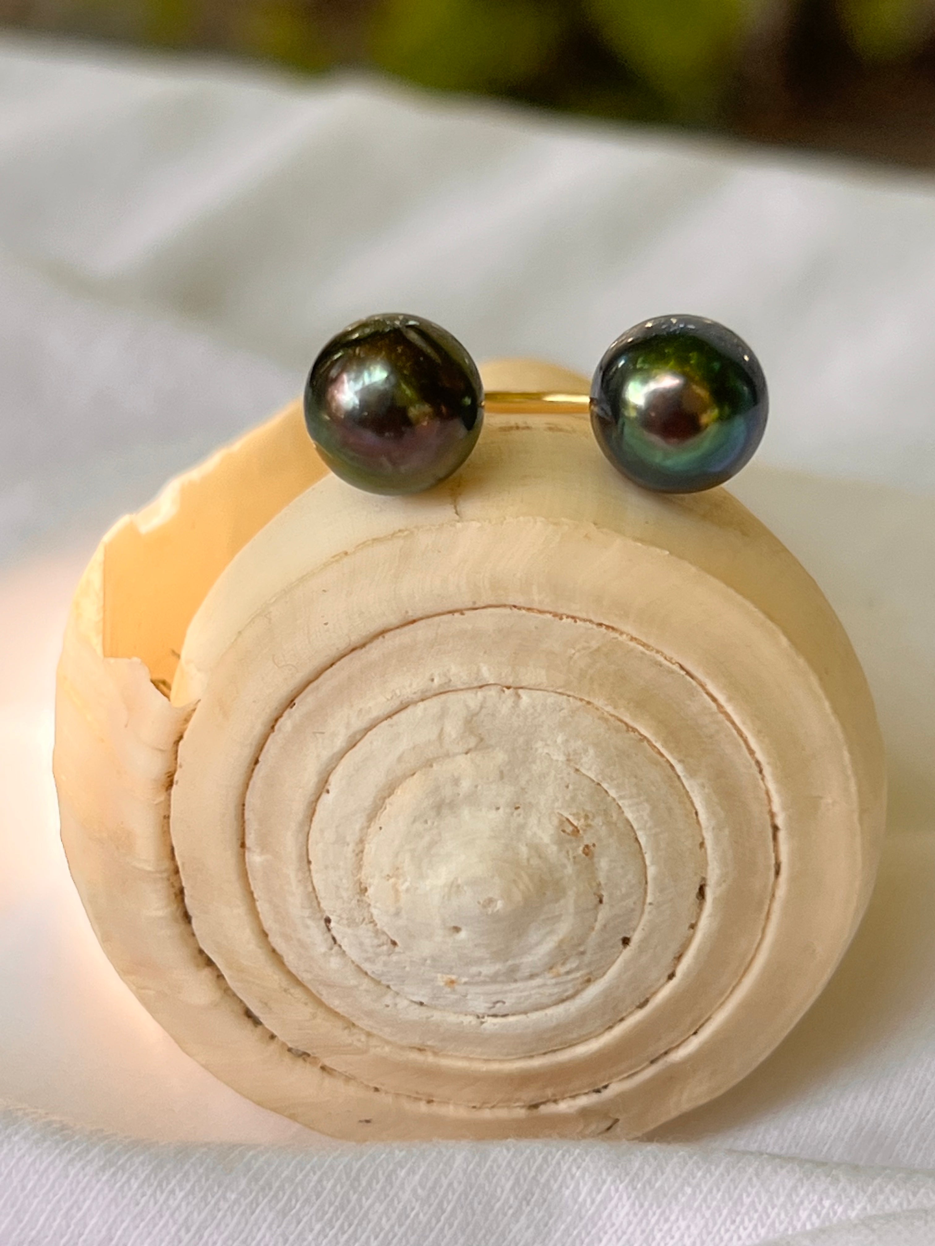 Elegant open Gold Filled ring set with two luminous multicolored Tahitian pearls. Exceptional luster.